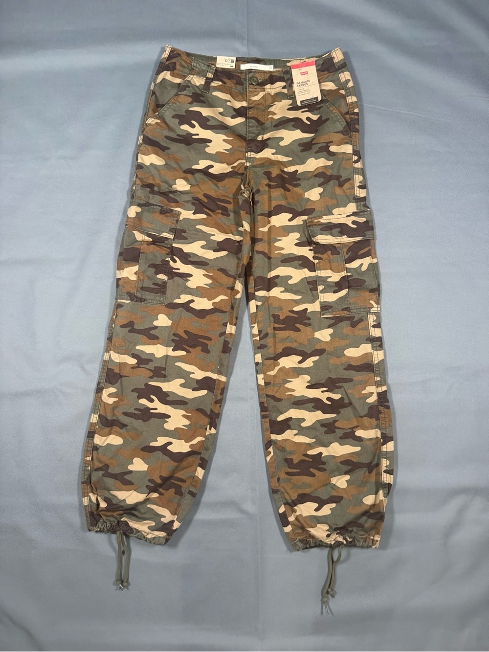 NEW Levi's Women's Mid-Rise '94 Baggy Cargo Wide Leg Jeans Camo Size 26